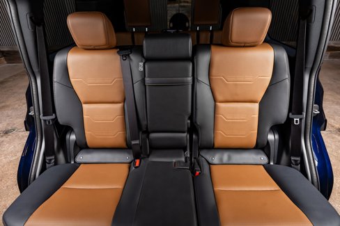 Used 2025 Lexus GX 550 w/ Cold Area Package image 35