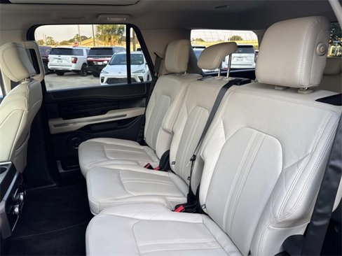 Used 2018 Ford Expedition Platinum image 16