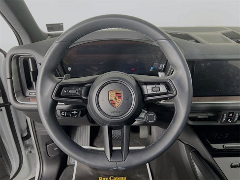 Used 2025 Porsche Cayenne image 12