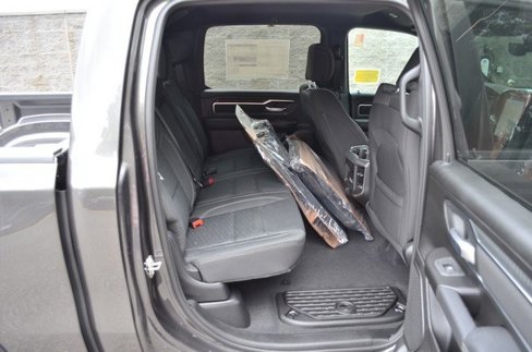 New 2026 RAM 1500 4x4 Crew Cab image 32