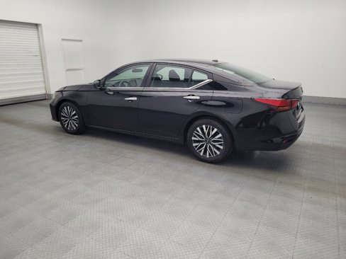 Used 2024 Nissan Altima 2.5 SV image 3