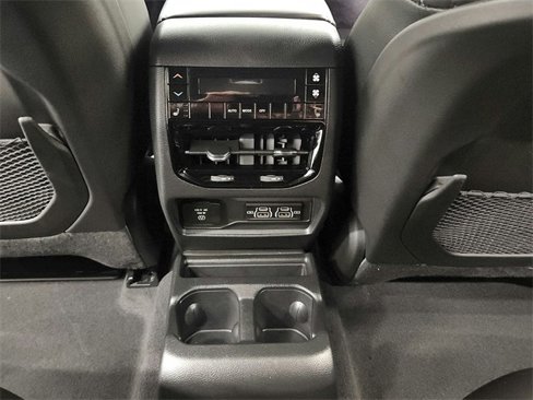 Used 2025 Jeep Grand Cherokee L Limited w/ Luxury Tech Group II image 35
