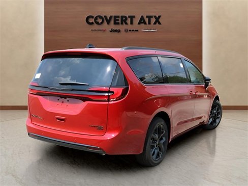 New 2026 Chrysler Pacifica Limited image 5