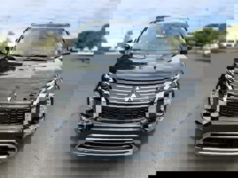 New 2025 Mitsubishi Outlander SE image 2