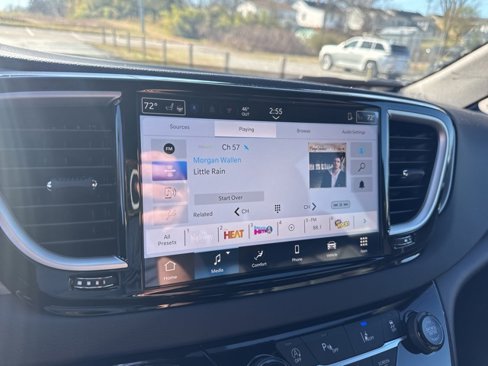 New 2025 Chrysler Voyager LX image 14