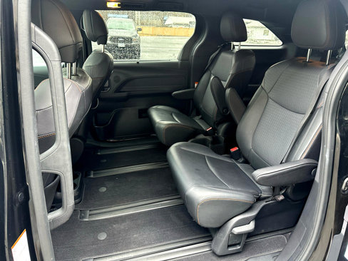 Used 2022 Toyota Sienna XSE image 9