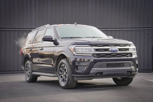 Used 2023 Ford Expedition XLT image 1