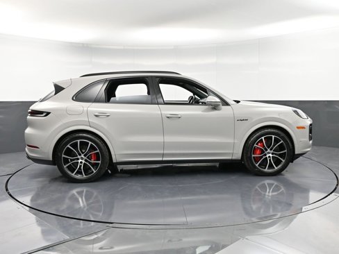 New 2025 Porsche Cayenne Turbo image 9