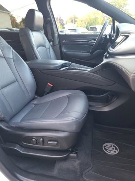 Used 2023 Buick Enclave Essence image 21