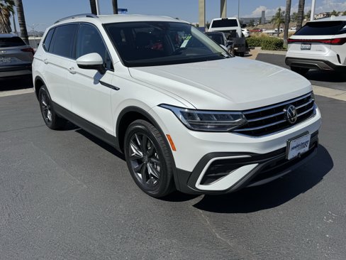 Certified 2023 Volkswagen Tiguan SE image 2