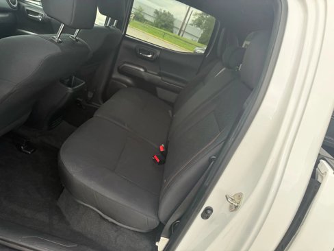 Used 2019 Toyota Tacoma TRD Sport image 11