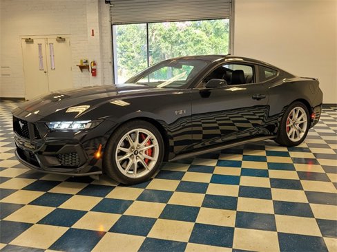 Used 2024 Ford Mustang GT Premium image 3