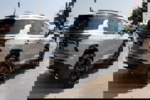 New 2026 Chevrolet Traverse RS w/ LPO, Floor Liner Package image 4