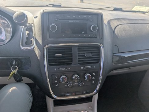 Used 2015 Dodge Grand Caravan SXT image 16