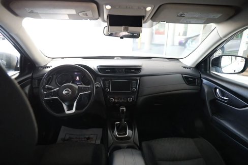 Used 2018 Nissan Rogue SV w/ Premium Package image 3