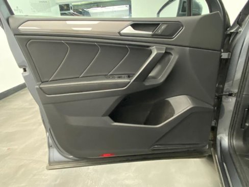 Used 2023 Volkswagen Tiguan SE image 40
