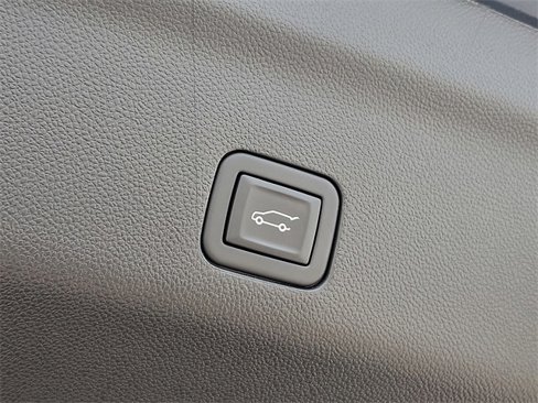 Used 2024 GMC Yukon Denali w/ Denali Reserve Package image 32