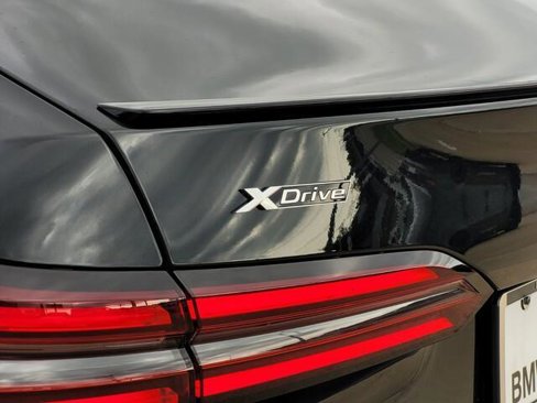 New 2026 BMW 550e xDrive w/ Executive Package image 9
