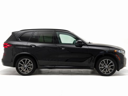 Used 2025 BMW X5 xDrive40i w/ M Sport Package image 2
