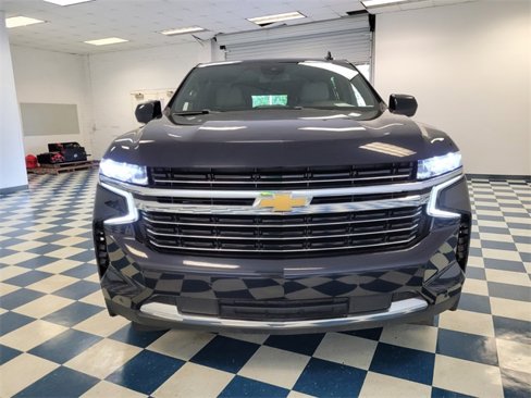 Used 2023 Chevrolet Suburban LT image 2