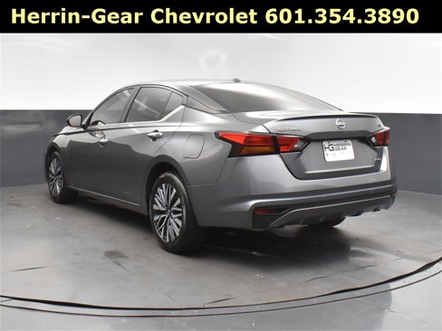 Used 2024 Nissan Altima 2.5 SV image 5