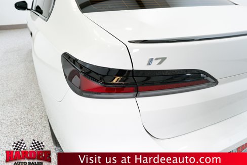 Used 2024 BMW i7 xDrive60 image 9