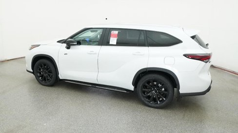New 2025 Toyota Highlander XLE image 12