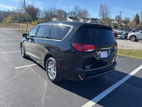 New 2025 Chrysler Voyager LX image 5