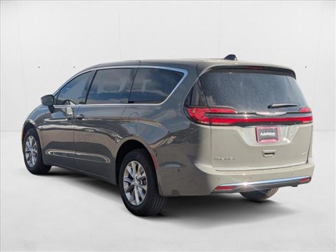 New 2025 Chrysler Pacifica Select image 9