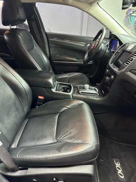 Used 2016 Chrysler 300 Limited image 26