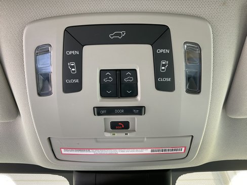Used 2024 Toyota Sienna XLE image 28