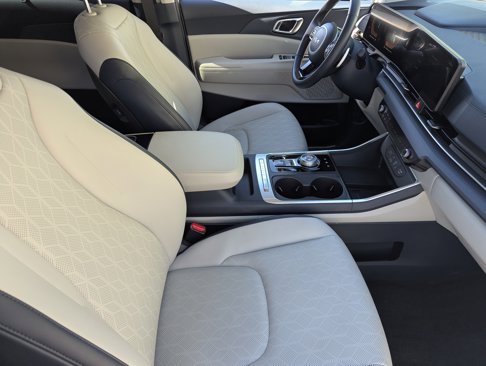 Certified 2025 Kia Carnival EX image 9
