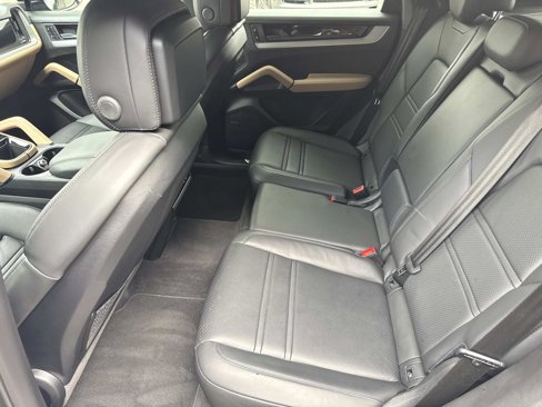 Certified 2024 Porsche Cayenne Coupe image 15
