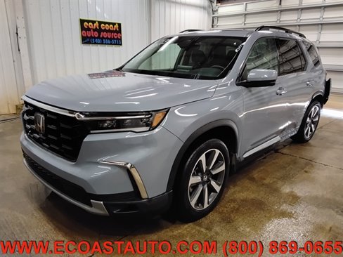 Used 2025 Honda Pilot Touring image 1