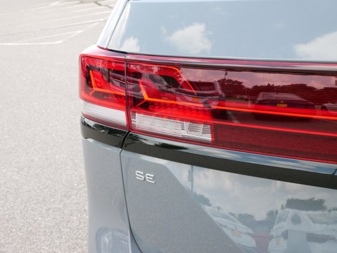 Used 2025 Volkswagen Atlas Peak Edition SE image 17
