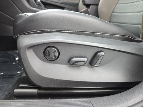 Certified 2023 Volkswagen Taos SEL image 28