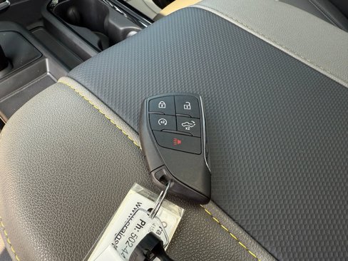 Used 2025 Chevrolet Silverado 1500 ZR2 w/ Technology Package image 33