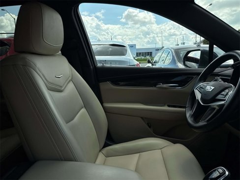 Used 2019 Cadillac XT5 FWD image 10