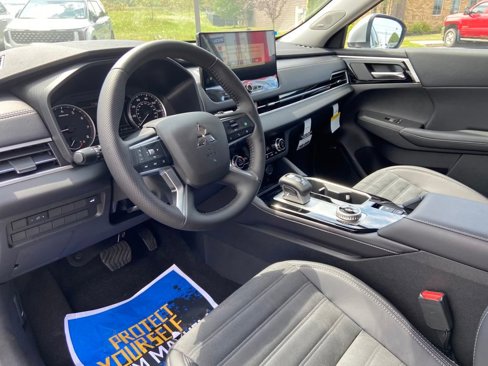 New 2025 Mitsubishi Outlander SE image 15