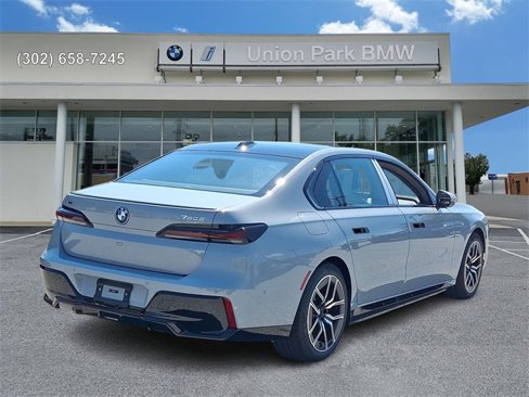New 2026 BMW 750e xDrive w/ Executive Package image 4