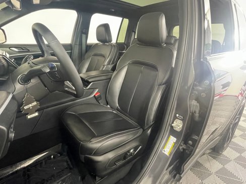 Used 2024 Jeep Grand Cherokee Limited w/ Black Appearance Package image 22