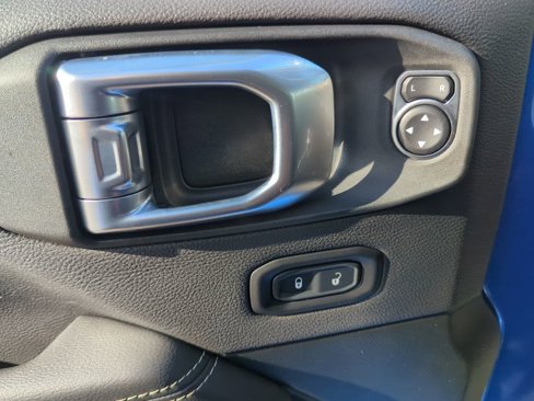 Used 2022 Jeep Wrangler Unlimited Sahara w/ Cold Weather Group image 40
