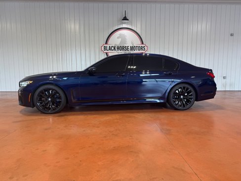 Used 2021 BMW 750i xDrive w/ Executive Package image 2