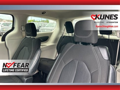 Used 2023 Chrysler Voyager LX image 37