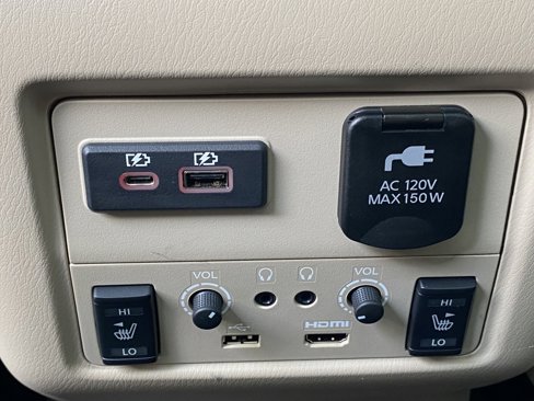 Used 2019 Nissan Pathfinder Platinum image 23