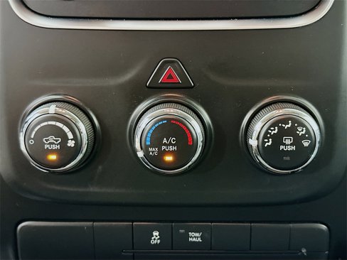 Used 2020 RAM 1500 Classic SLT image 15