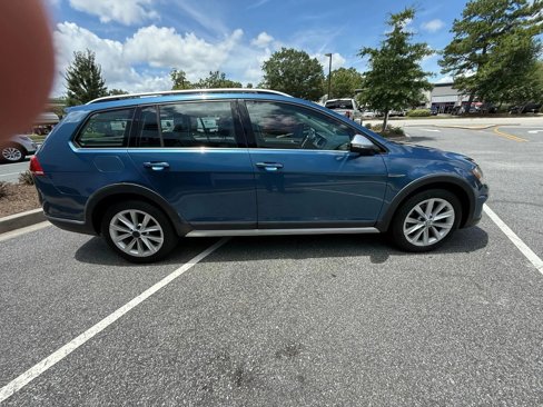 Used 2017 Volkswagen Golf Alltrack S image 5