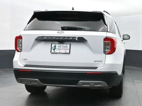 Used 2023 Ford Explorer XLT w/ Equipment Group 202A image 8