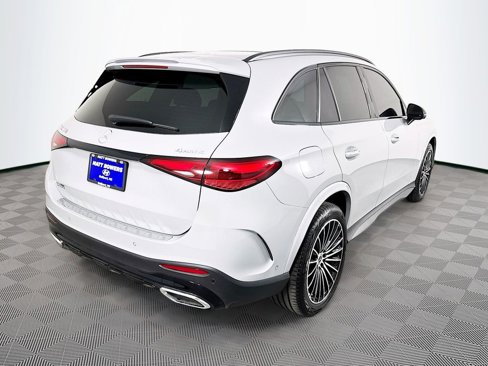 Used 2025 Mercedes-Benz GLC 300 4MATIC image 5