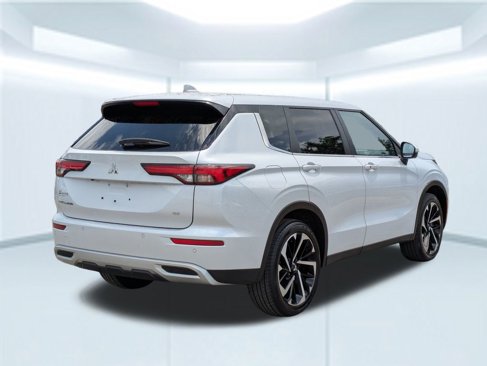 Used 2024 Mitsubishi Outlander SE image 6